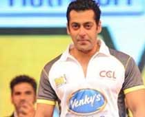   B-Town has gala time at Salman's birthday bash