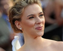 Scarlett Johansson loses out at Hugh Jackman auction