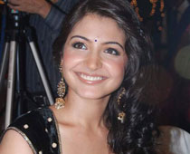   Anushka Sharma to hip-hop at Apsara awards