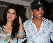 Furious Akshay denies split with Twinkle