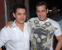 Salman recommends Aamir for new film 