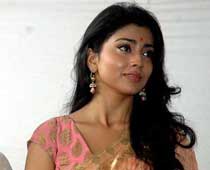  <i>GGMCH</i> not cashing on success of Anna's movement: Shriya Saran