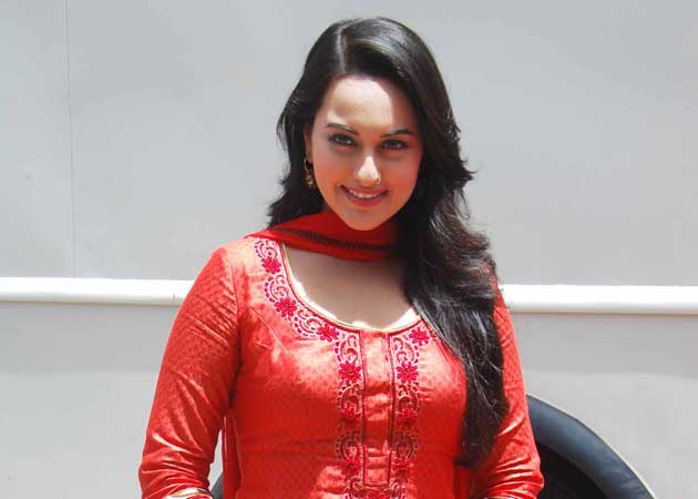 I am not dating anyone: Sonakshi Sinha