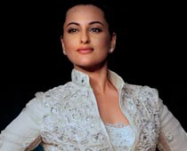  Sonakshi Sinha a gizmo gal