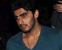 Arjun Kapoor acts cool in the time of crisis