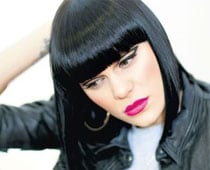 My make-up is a drag: Jessie J