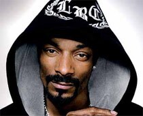 Snoop Dogg buys women's football team
