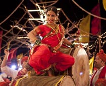 Will Vidya get green signal by Lavani dancers? 