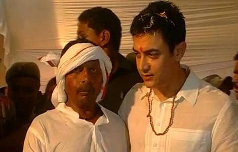 Aamir Khan attends wedding of auto-rickshaw driver's son 