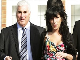 Amy Winehouse's father speaks to his daughter through a psychic Amy Winehouse's father speaks to his daughter through a psychic