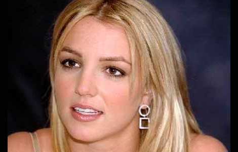Britney Spears gives $100 tip to waiter 