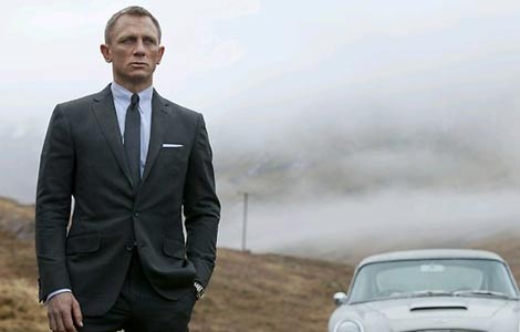 Daniel Craig drinks beer "every morning"