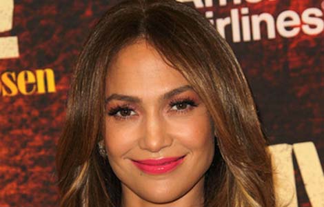 Jennifer Lopez to tour the world after <i>American Idol</i>