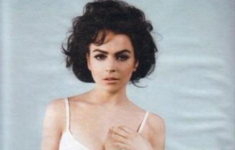 Lindsay Lohan to sign contract for Elizabeth Taylor film 