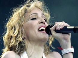 Madonna throws cake on manager Madonna throws cake on manager