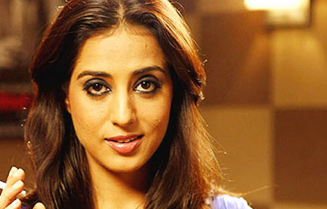 Mahie Gill is Mona Darling in <i>Zanjeer</i> remake