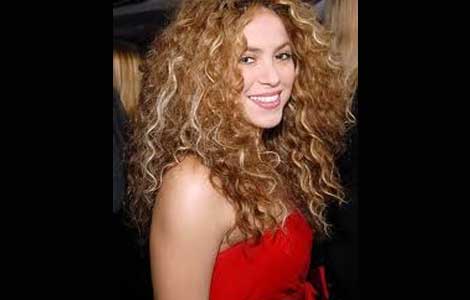  Shakira announces alliance for poor kids' education