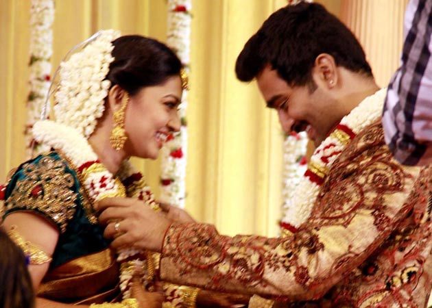 Sneha and Prasanna get married
