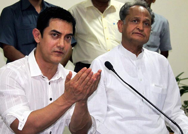 Aamir meets Chief Minister Gehlot to campaign against female foeticide