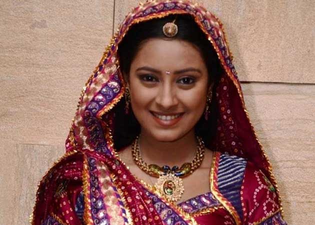  Pratyusha Banerjee glams up for <i>Jhalak Dikhhla Jaa</i>