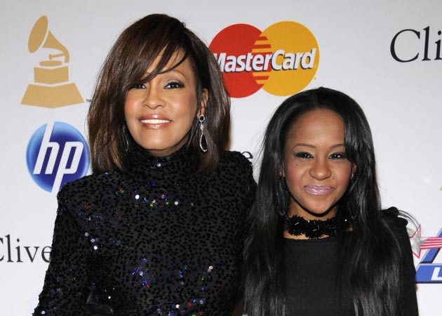 Bobbi Kristina cries while accepting Whitney's Award