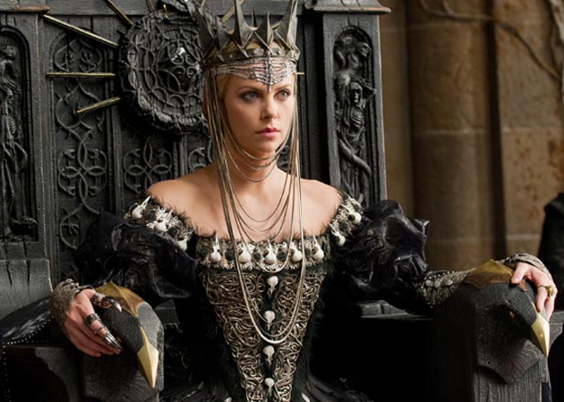 Unveiled: Charlize Theron's evil queen from <i>Snow White and The Huntsman</i>