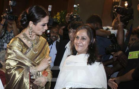 Thanks to seat change, Jaya Bachchan won't be near Rekha Thanks to seat change, Jaya Bachchan won't be near Rekha