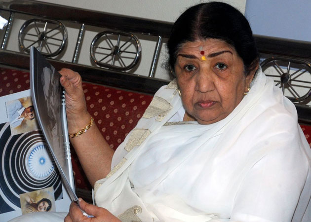 Lata Mangeshkar joins Javed Akhtar's fight for copyright