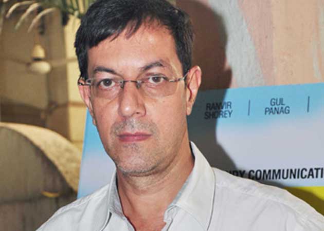 Rajat Kapoor refuses to go bald, again