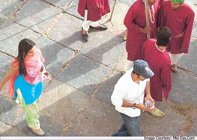  Flirt alert: Ranbir, Deepika re-kindle romance on the sets of <i>Yeh Jawani Hai Deewani</i>?