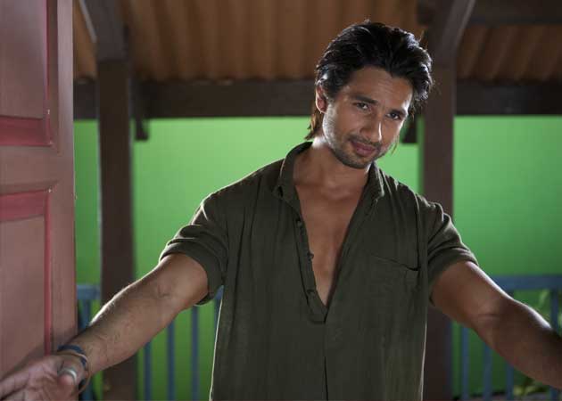 Despite shoe bites, Shahid shoots <i>Teri Meri Kahaani</i>