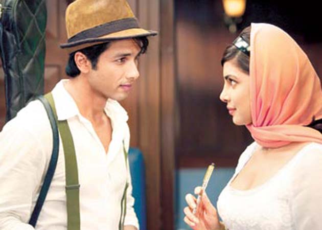 Kareena and family will be invited to watch Shahid channel Shammi Kapoor in <i>Teri Meri Kahaani</i>