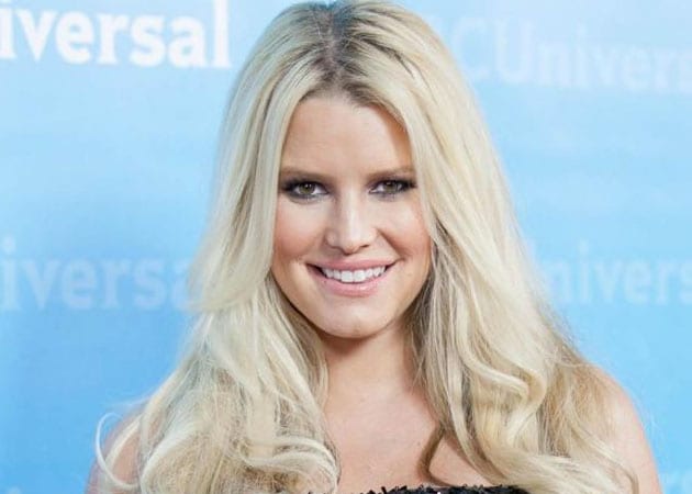 Jessica Simpson sells first pictures of daughter for $800000