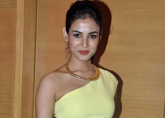 Sonal Chauhan overcomes hydrophobia