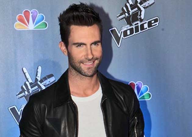 Adam Levine spotted kissing new girlfriend