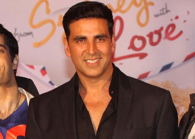 Which director calls Akshay 'uncle'?
