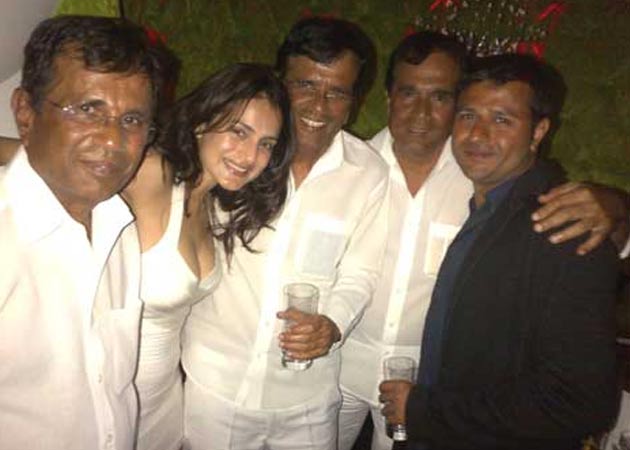 Ameesha Patel celebrates birthday with Saif and Anil