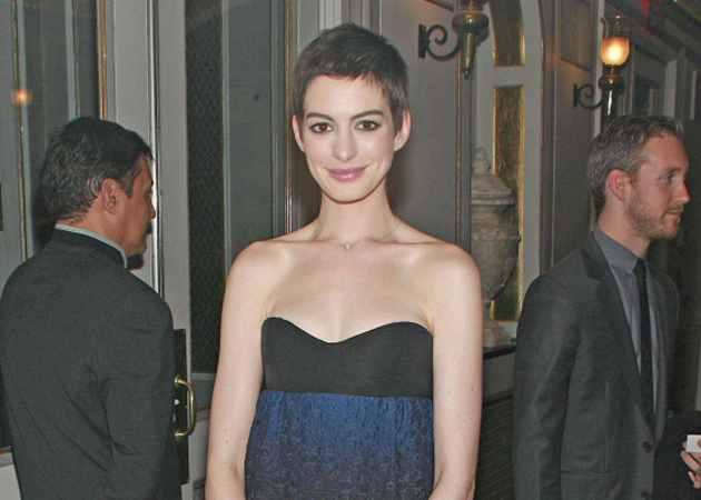 Anne Hathaway likes her short hair look