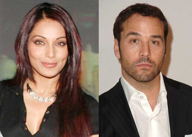 Bipasha meets Jeremy Piven in London