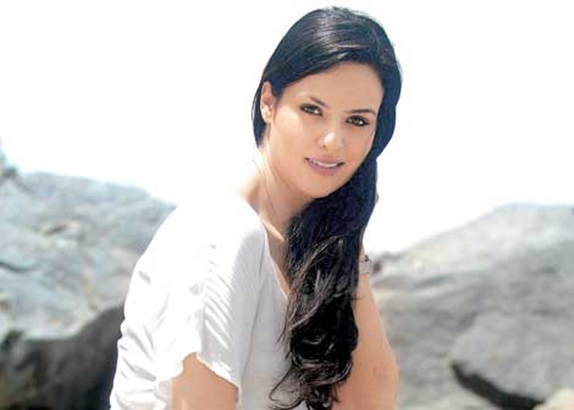 Elena Kazan to star opposite Randeep Hooda in <i>John Day</i>