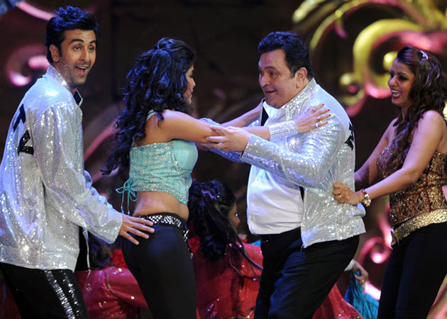  Ranbir and Rishi Kapoor shake a leg at IIFA