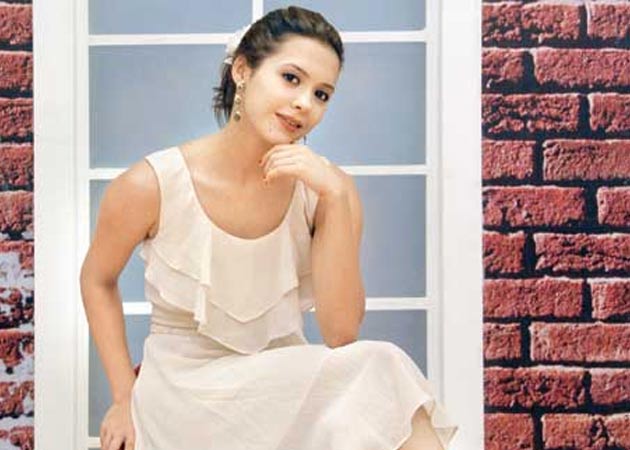 I am single, says Isha Sharwani