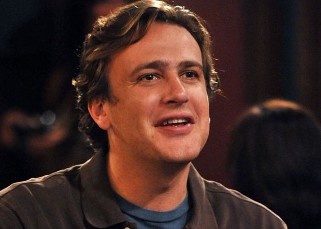 Jason Segel is "very comfortable" with women