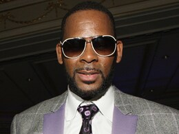 Singer R. Kelly owes $4.8m in back taxes to U.S. government Singer R. Kelly owes $4.8m in back taxes to U.S. government