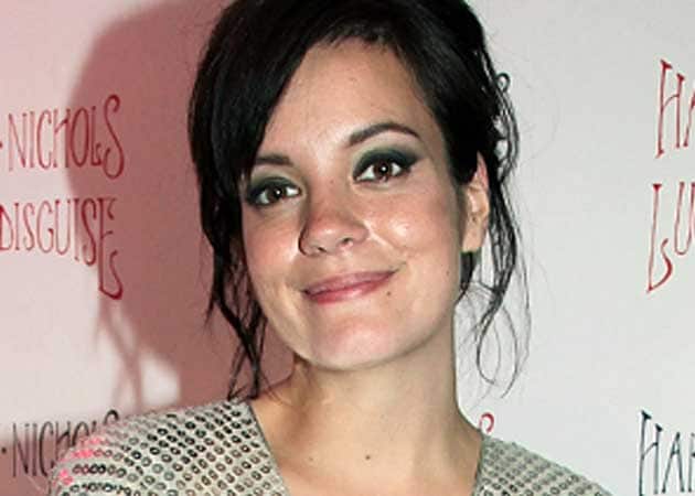 Lily Allen is coming out of retirement