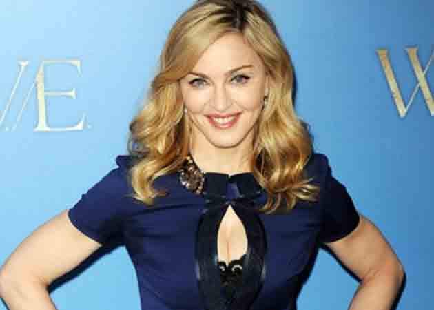Madonna takes an entourage of 200 people on tour