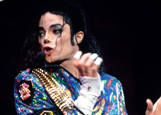  Police crack down on Michael Jackson fans in Russia