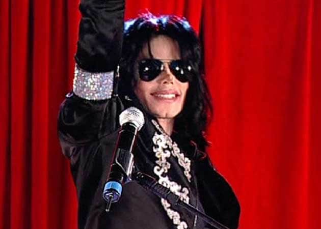 Michael Jackson fans gift 10000 roses