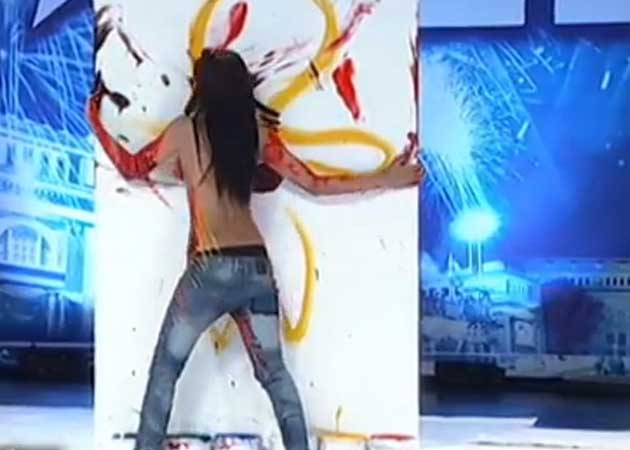  Topless Thai painter on talent show stirs debate 