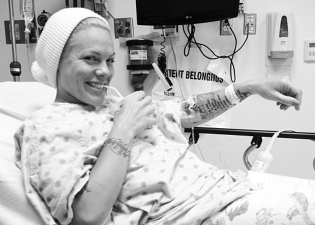 Pink gets her gallbladder removed